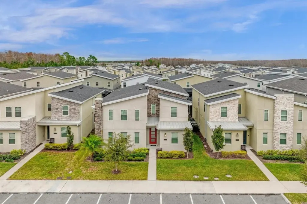9 Bd 5 Ba Storey Lake 4559 Nl