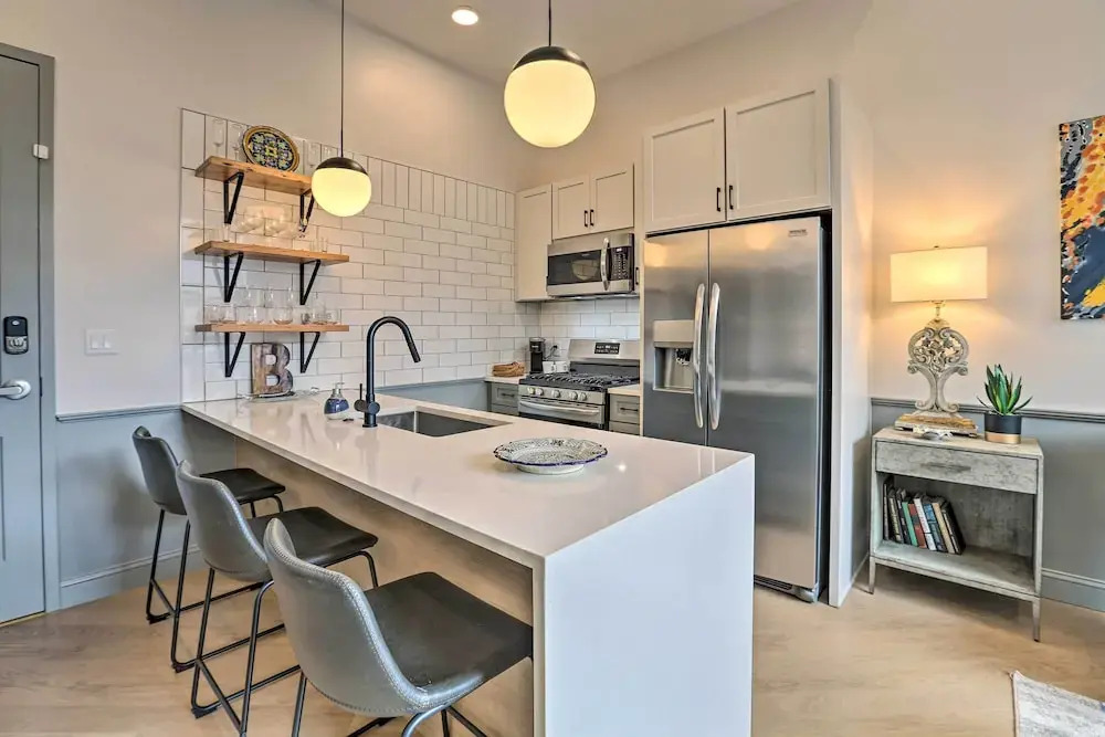 Modern Downtown Birmingham Condo w/ Rooftop Access