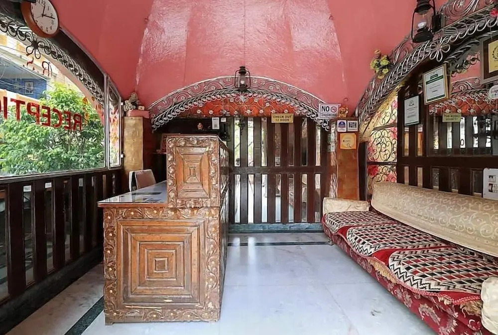 Royal Aashiyana Palace Hotel