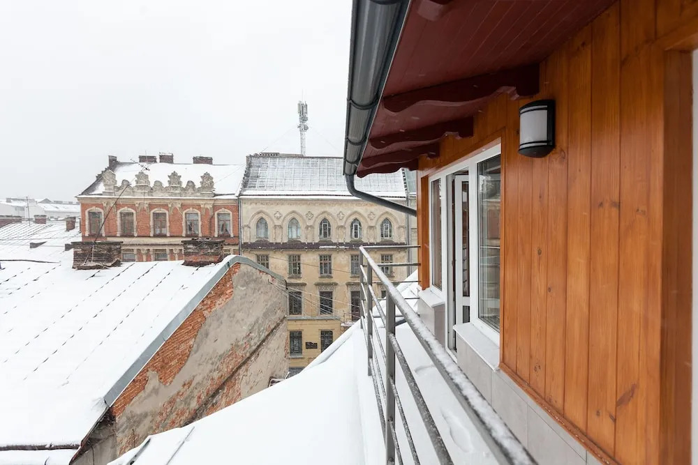 7 Apartments