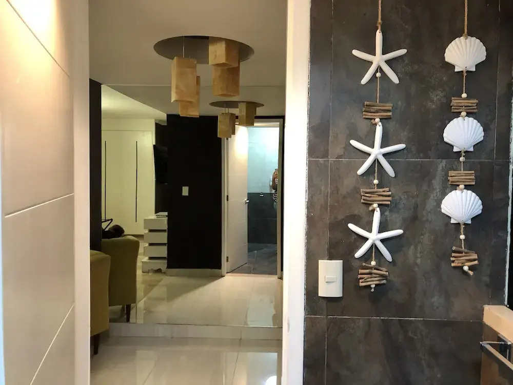 Lovely Luxury Home Near the Beach, 10 ppl