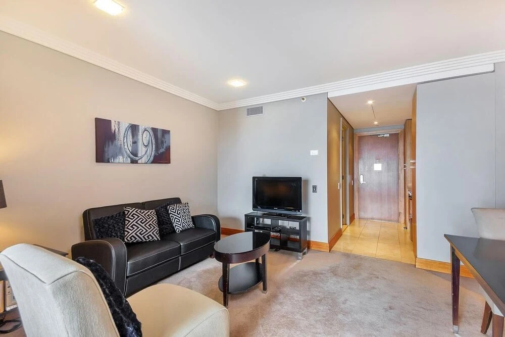 QV Spacious City Apartment - 737