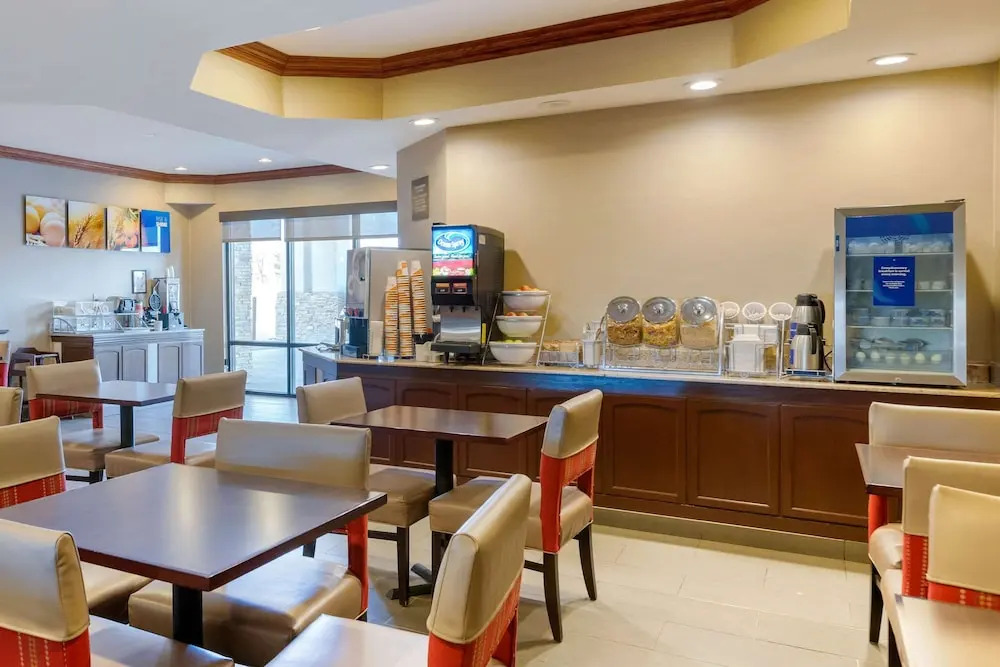 Comfort Suites