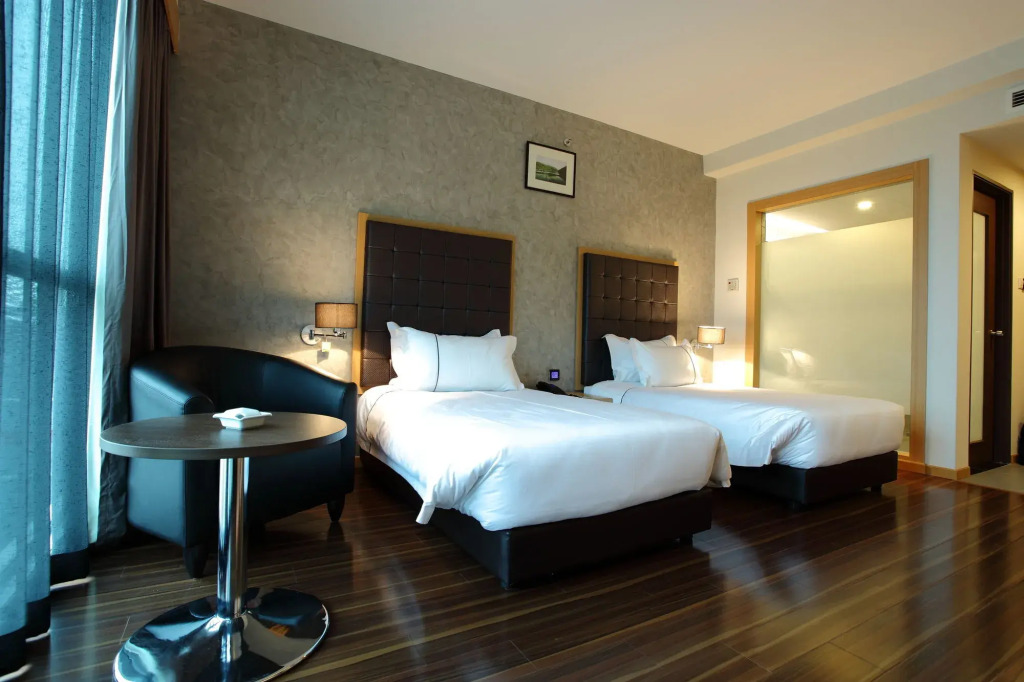 Symphony Suites Hotel