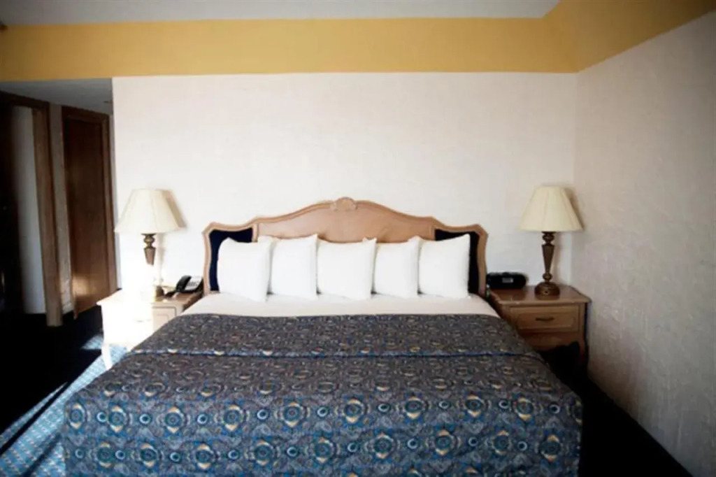 Chateau Hotel and Conference Center