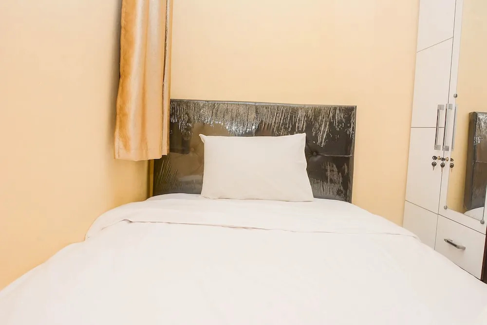 Comfy 2BR Mutiara Bekasi Apartement By Travelio