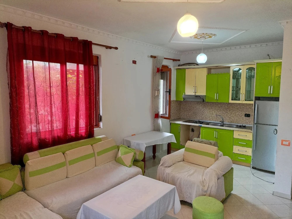 "quiet Independent Apartment With Garden."