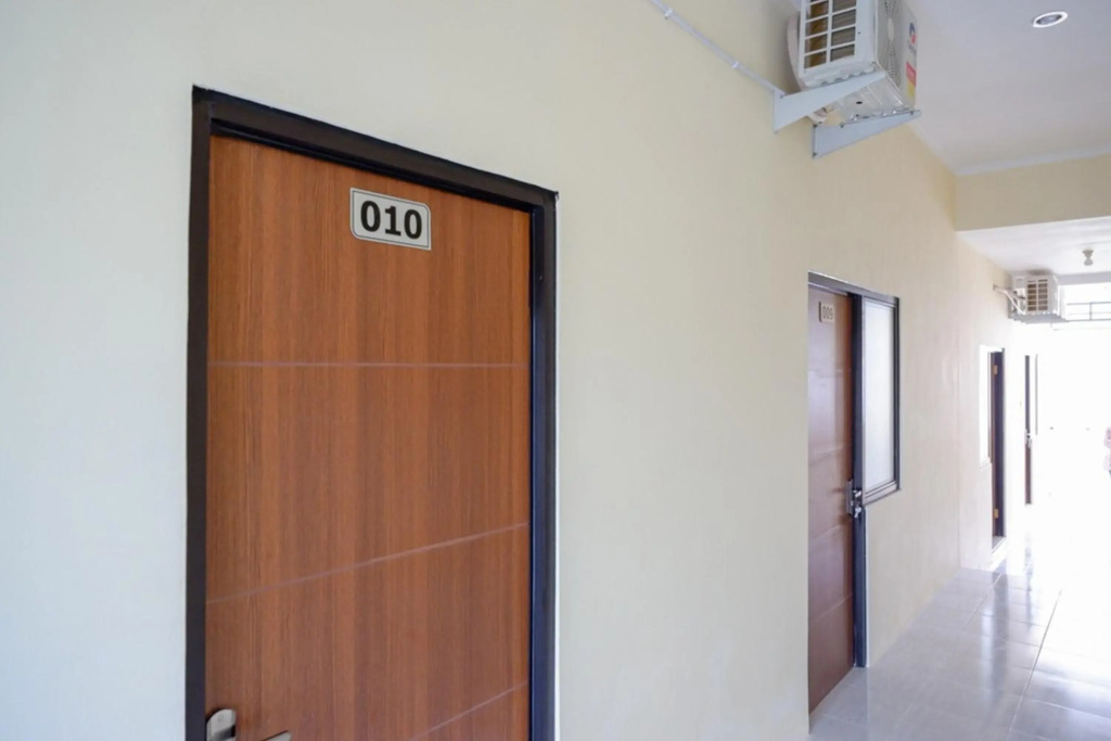 RedDoorz Syariah near Solo Square Mall