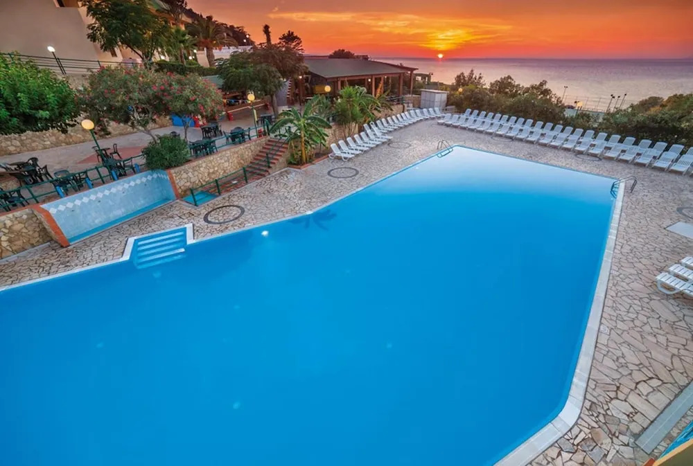 Baia Calavà Hotel e Residence