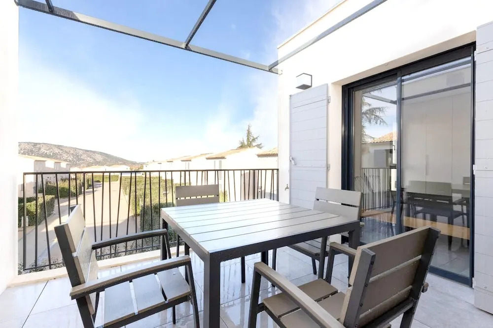 Apartment with 2 Bedrooms in Malaucène, with Pool Access And Wifi