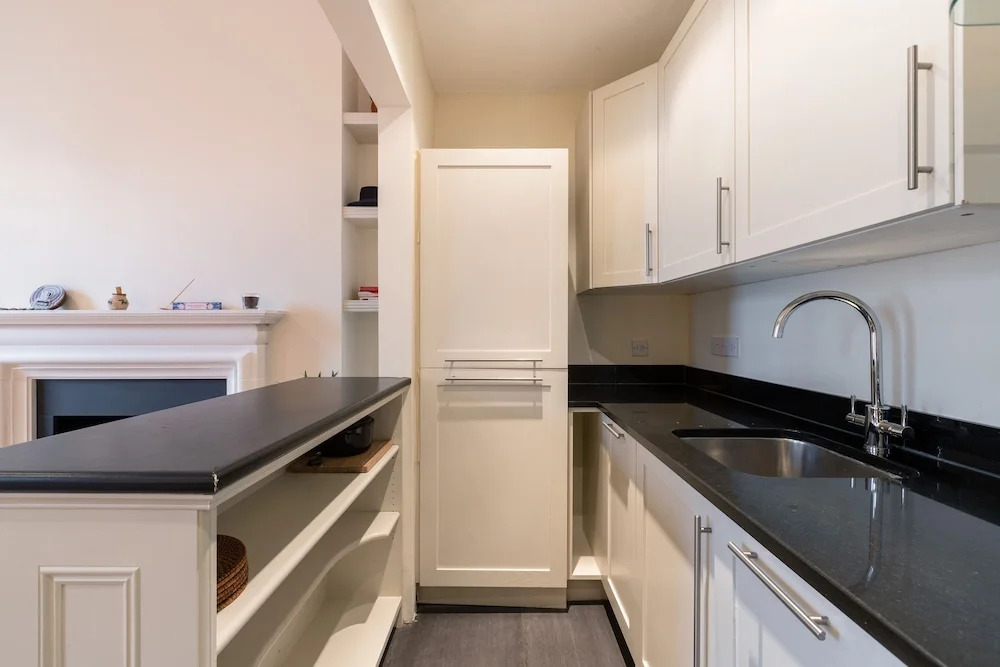 Lamont Street Apartment