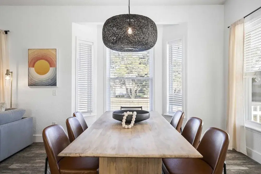 7bdr w/ Private Pool, Hot Tub, Fire Pit, Walk to Beach Tidal Wave by Avantstay