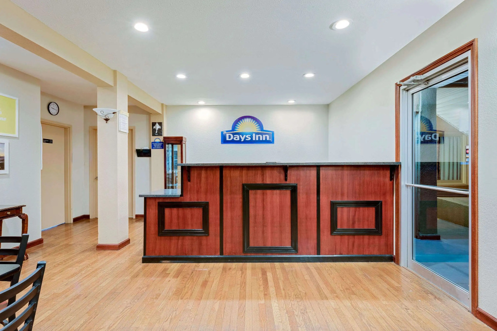 Days Inn by Wyndham Fairmont