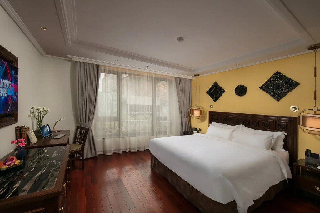 Lucien Hanoi Lakeside Hotel & Rooftop