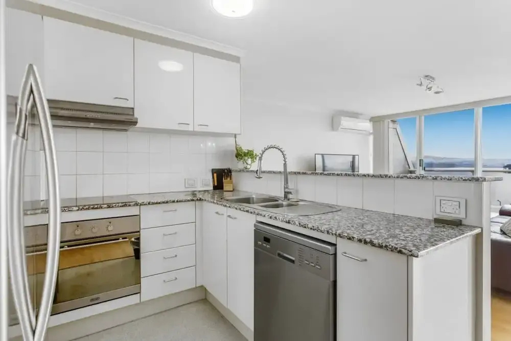 2-bed Unit With Balcony, BBQ & Stunning Lake Views