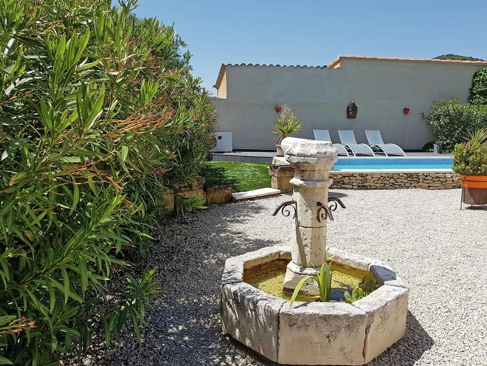 Villa Alba: Sunlit Comfort in Lirac