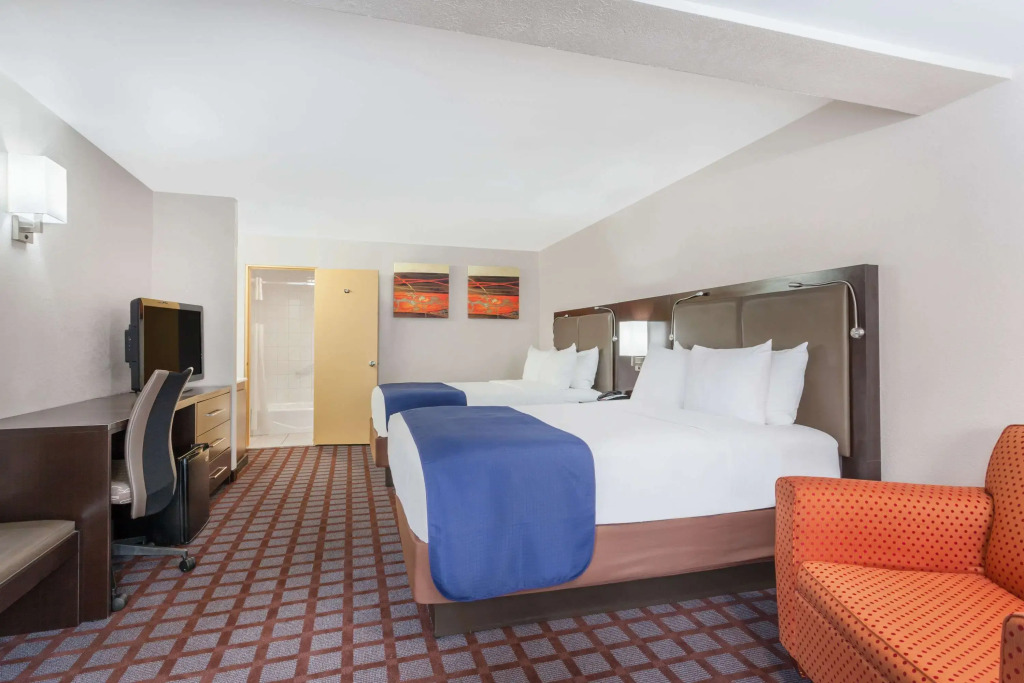Days Inn by Wyndham Woodbury Long Island