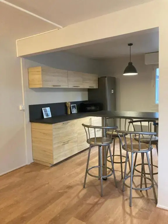 Superbe appart 80 m2 avec balcon & parking