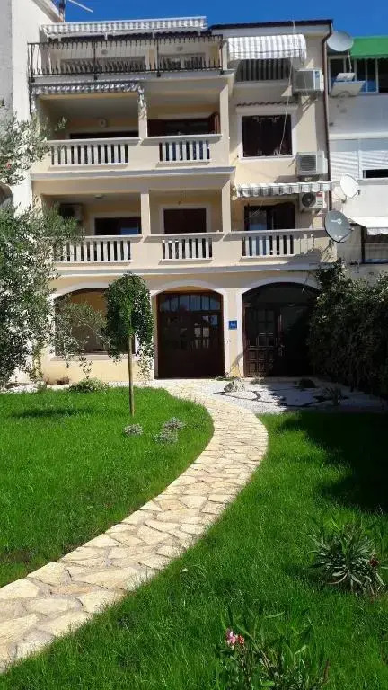 Salvia 4 Stars Apartment