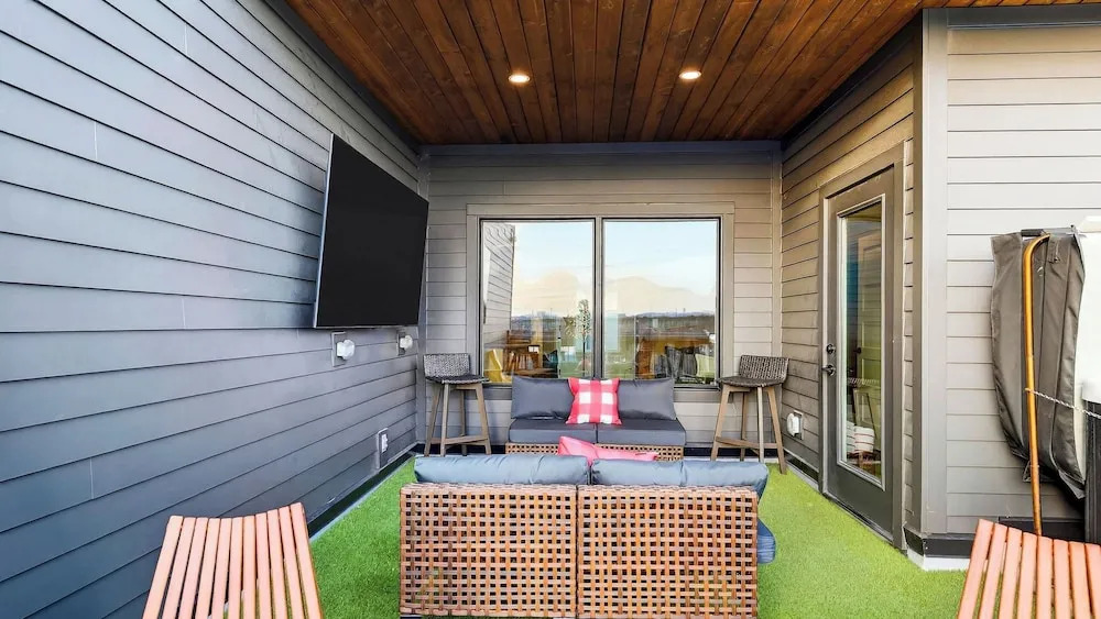 The Lodge by Avantstay Private Rooftop Lounge + Hot Tub + Skyline Views + Near Broadway