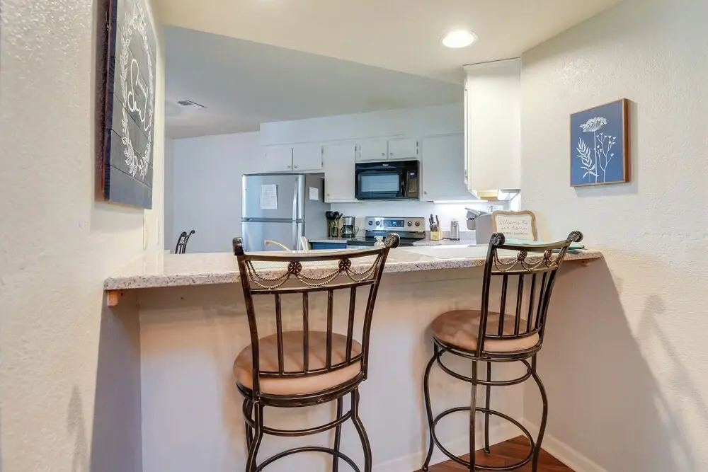 Indoor Pool Access: Golf Getaway Near 76 Strip!