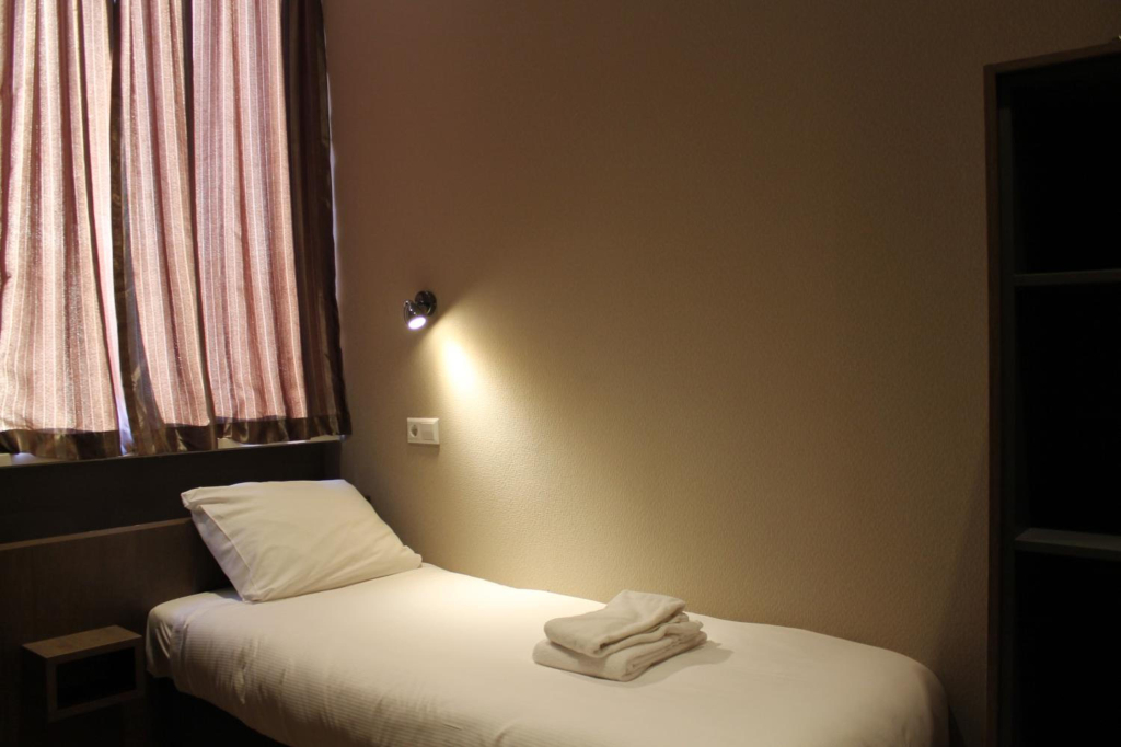Blossoms City Hotel