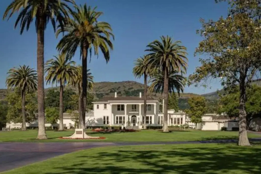 Best Golf 1BD Suite with Golf Course Views