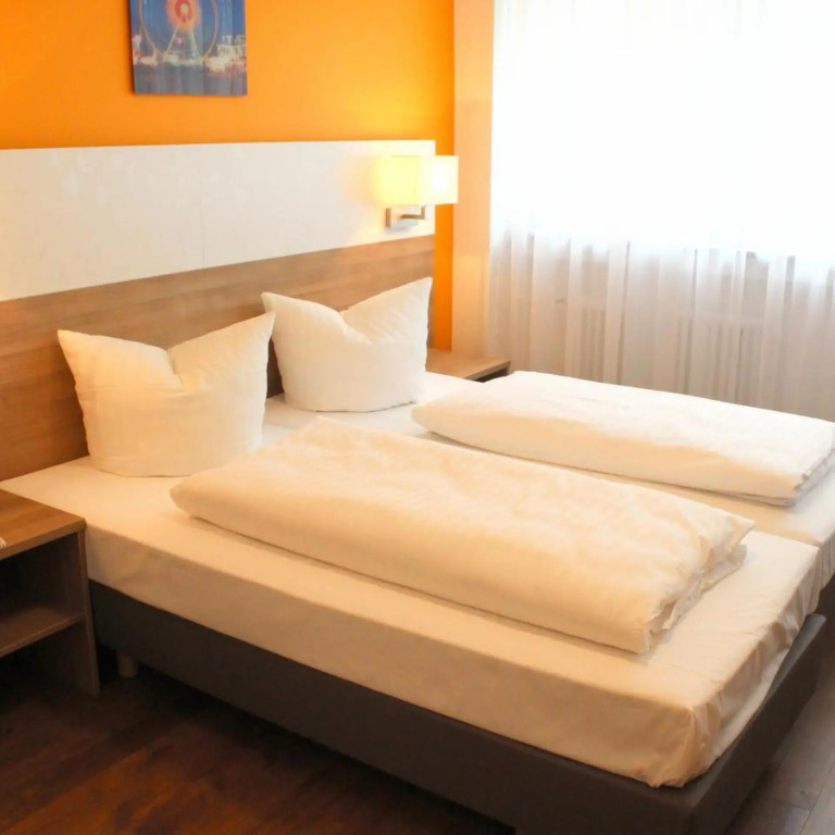 Hotel S16