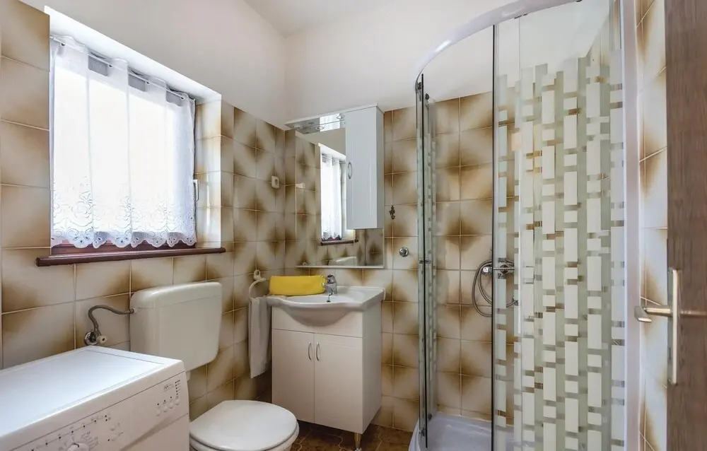 Nice Home in Brtonigla With Wifi and 3 Bedrooms