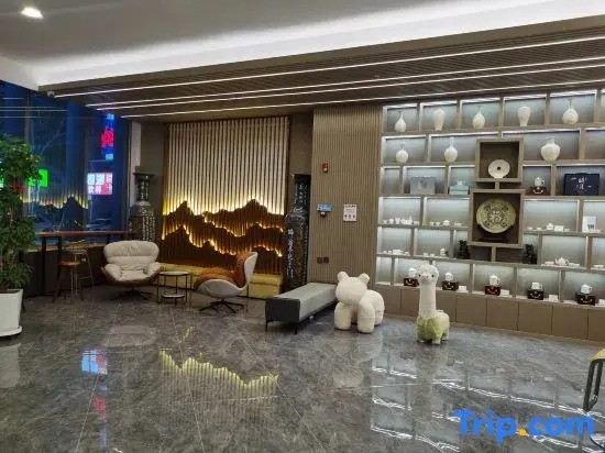 Four Seasons Jincheng Hotel (Five Avenues ZhiGu Subway Station)