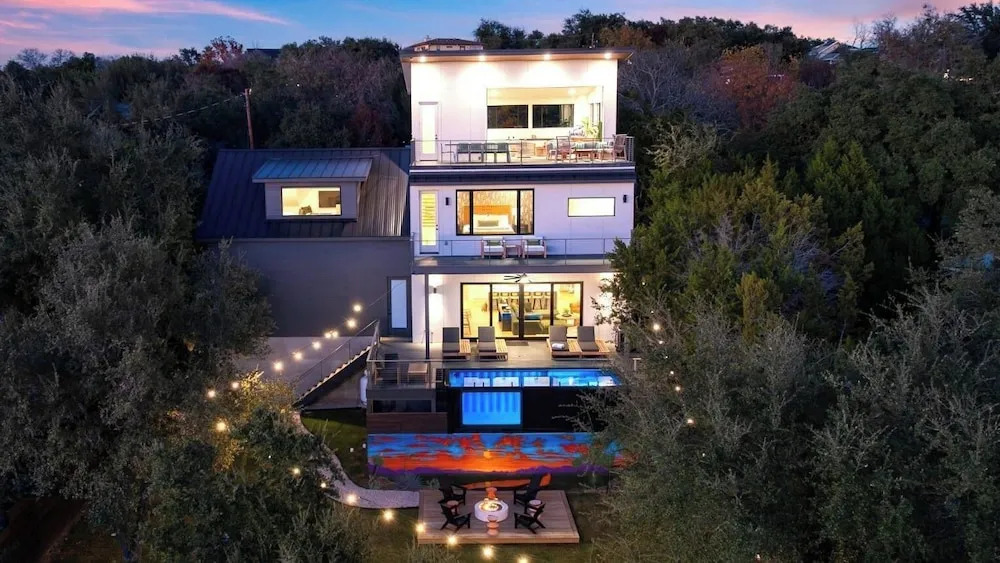 Sundown Social by Avantstay Lake Austin Views Pool, Firepit, Deck + Game Room A+ Designer Style
