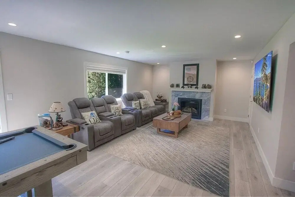 Creek Side Summit 4 Bedroom Home by RedAwning