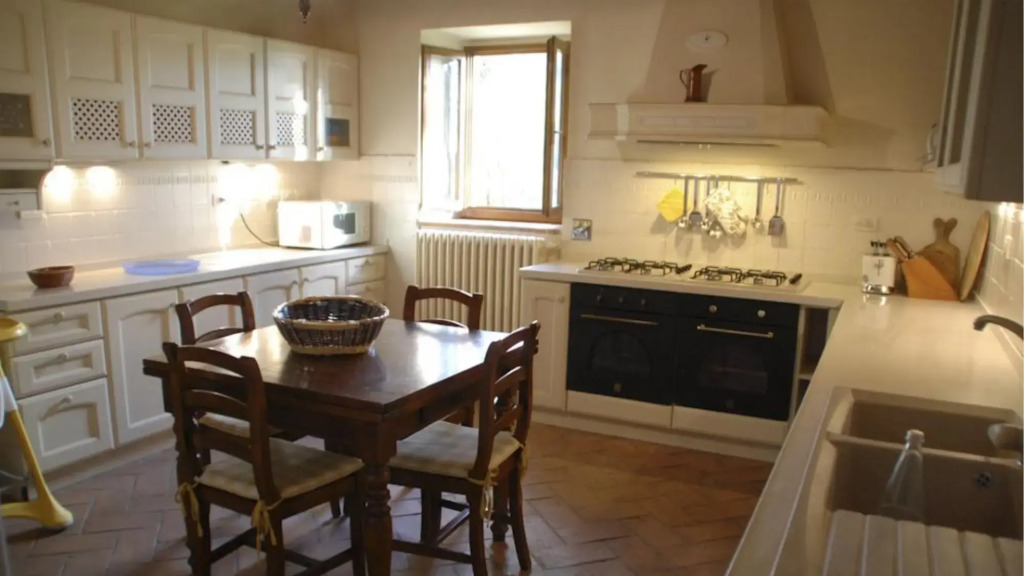 Independent Residence Ideal for Groups up to 22 Guests in the Countryside of Mugello-magnolia e Camelia