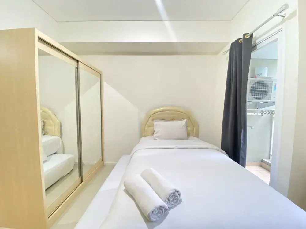 Classy Chic Studio Room At Apartment Parahyangan Residence Bandung