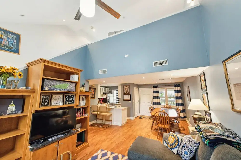 Stylish Notre Dame Condo Sleeps 6 2 Bedroom Condo