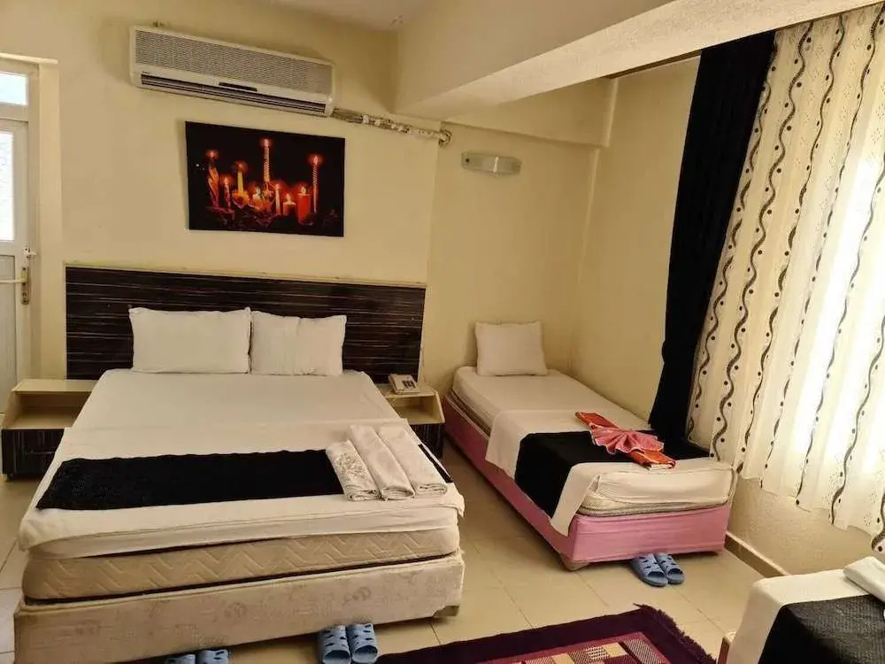 Hole Hotel
