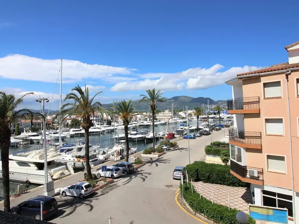 Apartment near Port