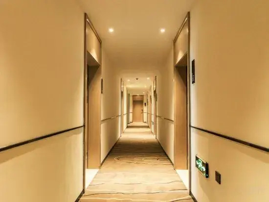 City Hotel (Luohe Vocational Technical College Yellow River Square)