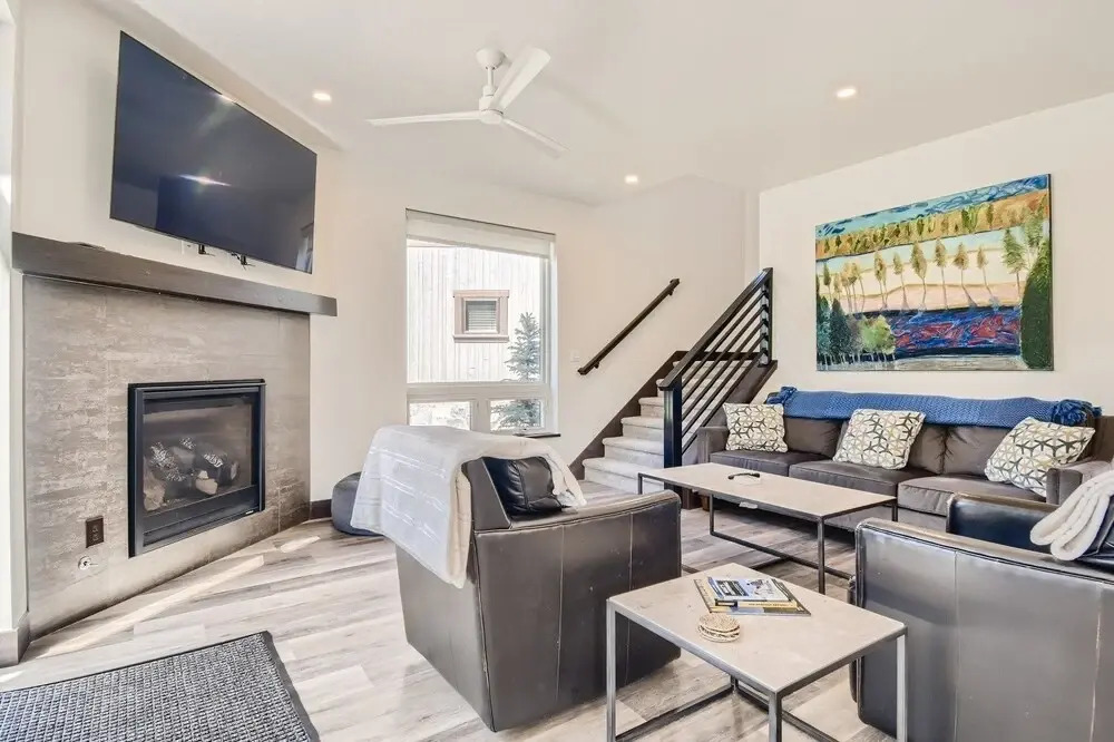 High-end Finishes, Private Hot Tub, Platinum Playcation, New Listing! 4 Bedroom Home by Redawning