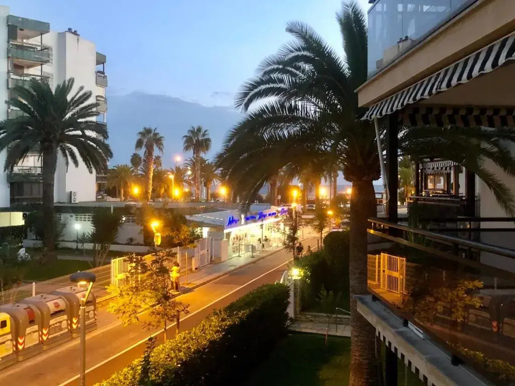 SALOU 1 linia de mar 3 baños 3 hab.WIFI 110m2