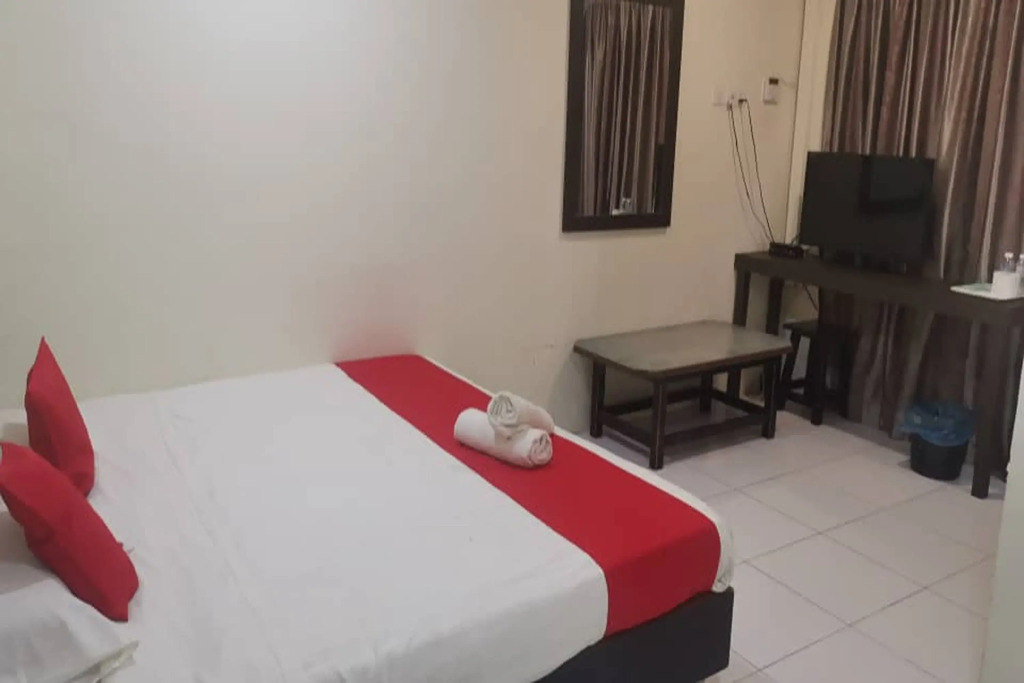 OYO 1104 Q Hotel