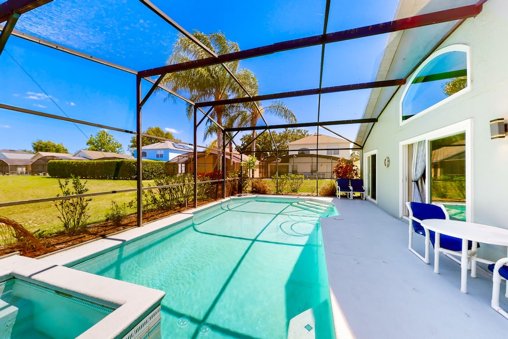 Private Pool Home With Spa, Screened Patio, Central AC, & Washer/dryer