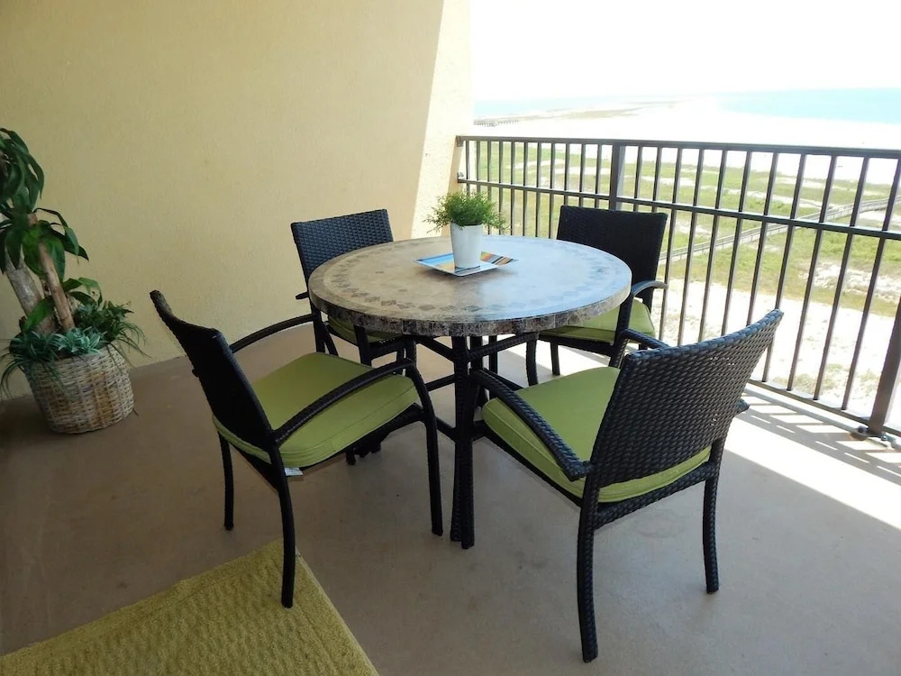 719 Holiday Isle 719 2 Bedroom Condo