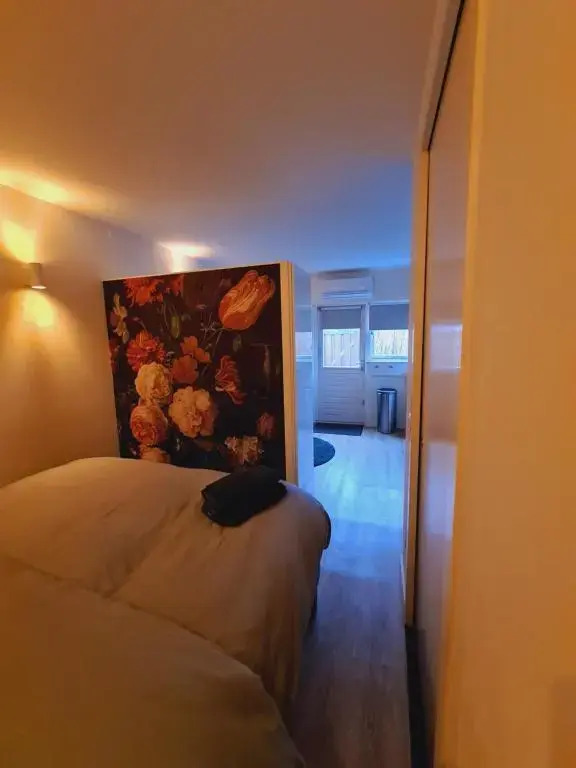 Studio Baarn with patio, airco, pantry, bedroom, bathroom, privacy - Amsterdam, Utrecht