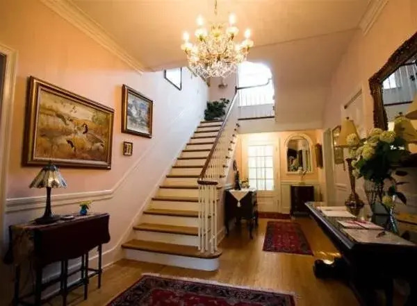 Farnam Guest House