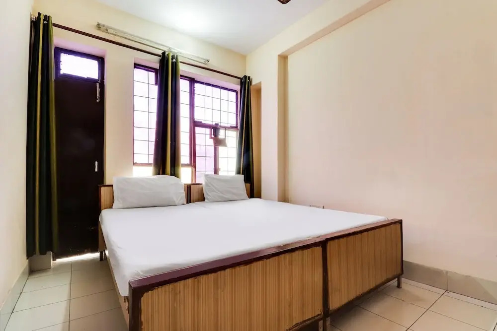 SPOT ON 38567 Hotel Aryan