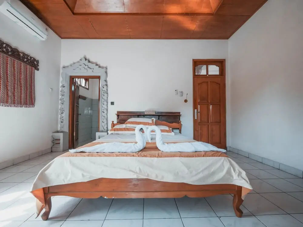 Lovina Palace