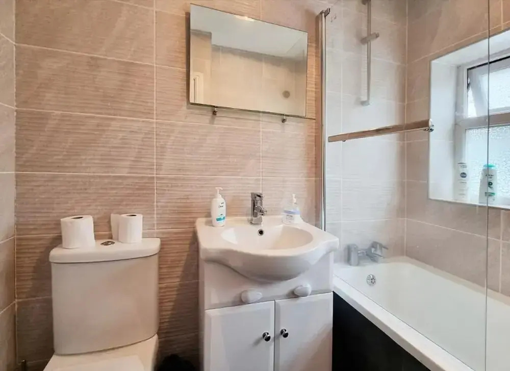 3-Bedroom Home near Manchester City