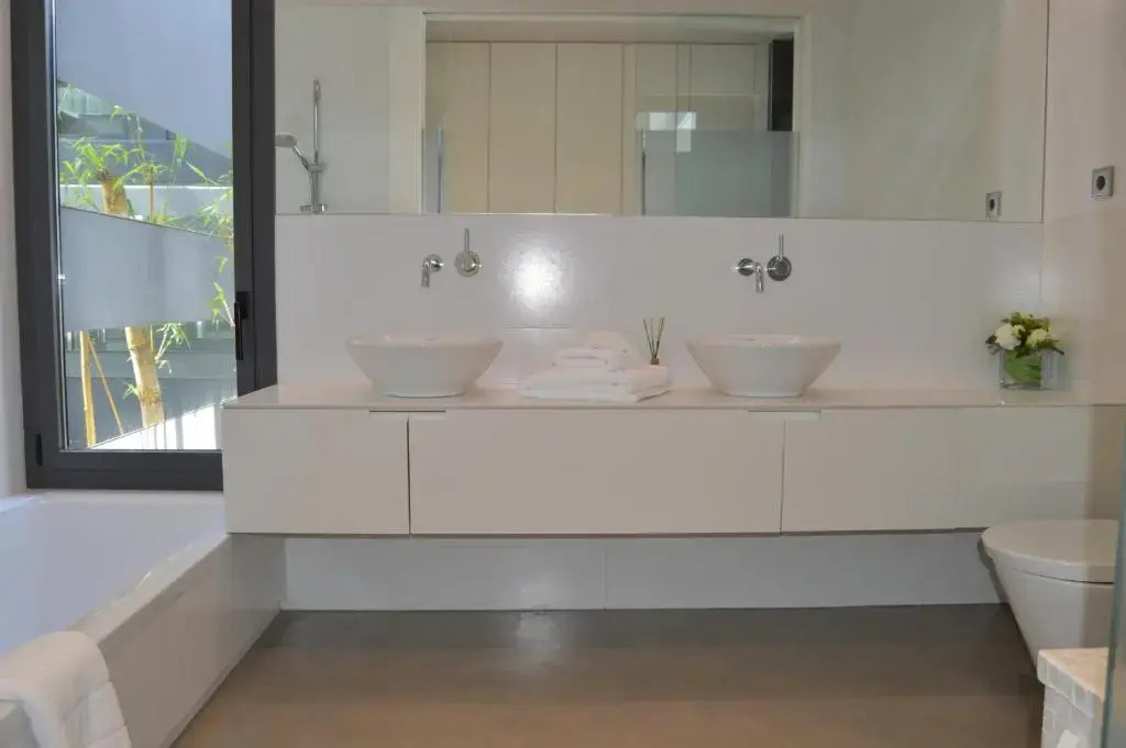 Modern Designer Villa 34121743 Direct Seafront Los Monteros Marbella for Holiday Rentals