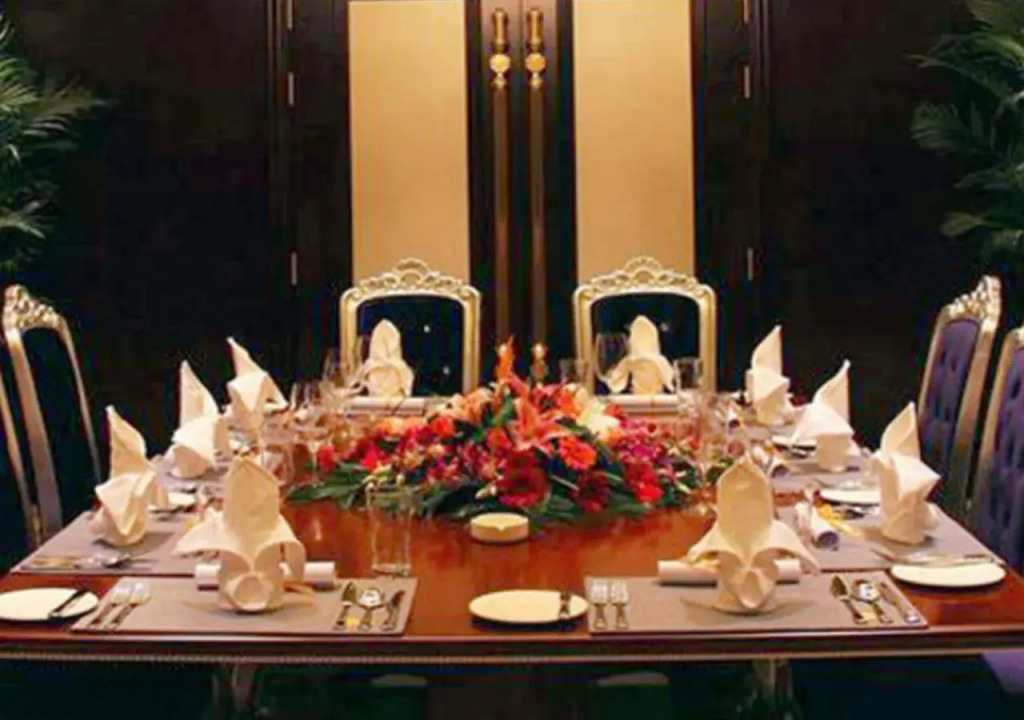 Noble International Hotel
